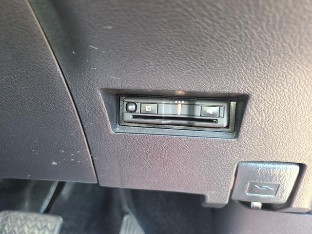 カローラフィールダー ハイブリッド　ＥＸ　ドライブレコーダー　ＥＴＣ　ナビ　レーンアシスト　衝突被害軽減システム　オートマチックハイビーム　スマートキー　アイドリングストップ　電動格納ミラー　ＣＶＴ　盗難防止システム　衝突安全ボディ　ＡＢＳ（8枚目）