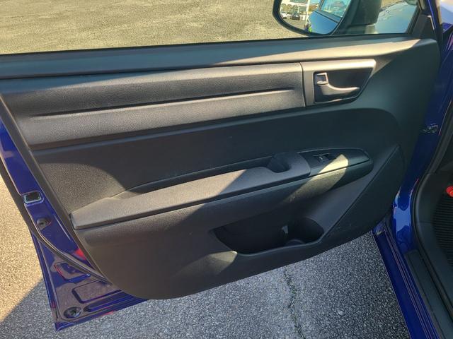 カローラフィールダー ハイブリッド　ＥＸ　ドライブレコーダー　ＥＴＣ　ナビ　レーンアシスト　衝突被害軽減システム　オートマチックハイビーム　スマートキー　アイドリングストップ　電動格納ミラー　ＣＶＴ　盗難防止システム　衝突安全ボディ　ＡＢＳ（35枚目）