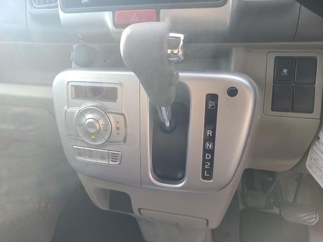 エブリイワゴン ＪＰターボ　両側スライドドア　ナビ　クリアランスソナー　レーンアシスト　衝突被害軽減システム　スマートキー　電動格納ミラー　ベンチシート　ＡＴ　盗難防止システム　ＡＢＳ　ＥＳＣ　衝突安全ボディ　エアコン（4枚目）