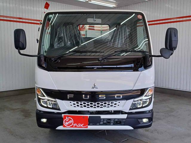 全低床　積載２ｔ　５ＭＴ　全低床　木製デッキ　内寸３１１×１５９×３８ｃｍ　左電格ミラー　衝突軽減ブレーキ　レーンキーピング　横滑り防止　ＦＵＳＯイージーアクセスキー　Ｂｌｕｅｔｏｏｔｈ　禁煙(6枚目)