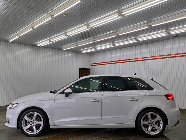 Ａ３ スポーツバック３０ＴＦＳＩ　スポーツ　ラグジュアリーパッケージ　アシスタンスパッケージ　コンビニエンスパッケージ　バーチャルコックピット　ＬＥＤインテリアライト　前後ドライブレコーダー　黒革パワーシートヒーター　２．０ＥＴＣ　ＢＳＭ（14枚目）