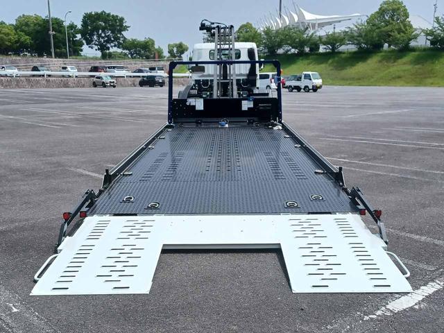 キャンター ワイドキャブロング高床カスタム　積載車　カスタム　極東フラトップＺｅｒｏ　ＪＮ０２－４５　油圧式オートテール　ウィンチ　ラジコン　タイヤ固縛　２９５０ｋｇ積み　５ＭＴ　衝突軽減ブレーキ　ＥＳＰ　ＬＤＷＳ　Ｂｌｕｅｔｏｏｔｈ　禁煙（11枚目）