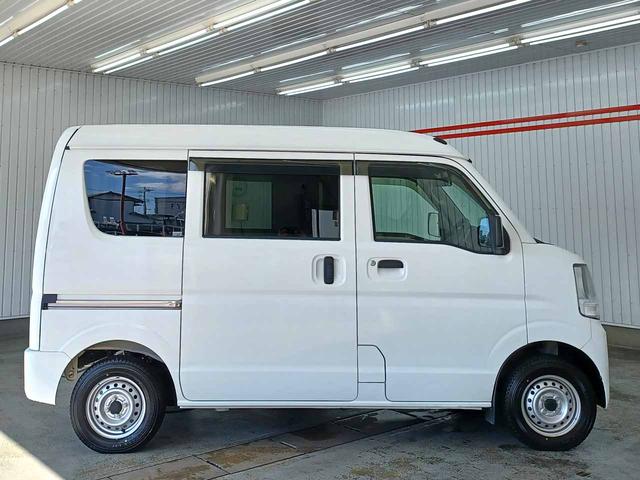 NV100クリッパーバン DX AT(5AGS) メモリーナビ(CN-E320D) Bluetoothオーディオ SD 地デジテレビ バックカメラ ドライブレコーダー ヒルスタートアシスト オーバーヘッドシェルフ プライバシーガラス(12枚目)