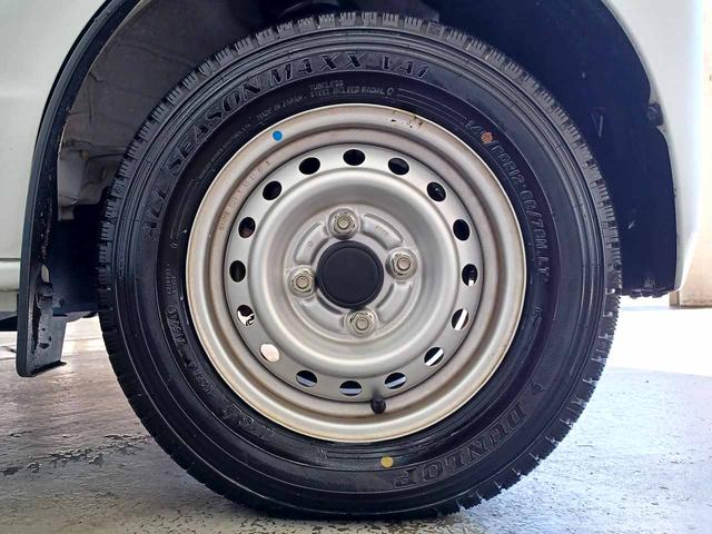 NV100クリッパーバン DX AT(5AGS) メモリーナビ(CN-E320D) Bluetoothオーディオ SD 地デジテレビ バックカメラ ドライブレコーダー ヒルスタートアシスト オーバーヘッドシェルフ プライバシーガラス(21枚目)