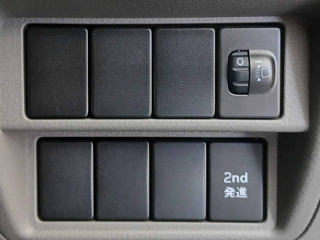 NV100クリッパーバン DX AT(5AGS) メモリーナビ(CN-E320D) Bluetoothオーディオ SD 地デジテレビ バックカメラ ドライブレコーダー ヒルスタートアシスト オーバーヘッドシェルフ プライバシーガラス(35枚目)