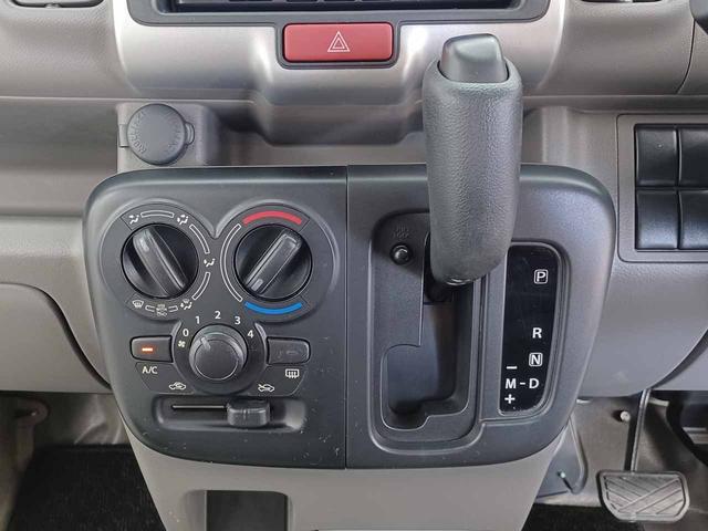 NV100クリッパーバン DX AT(5AGS) メモリーナビ(CN-E320D) Bluetoothオーディオ SD 地デジテレビ バックカメラ ドライブレコーダー ヒルスタートアシスト オーバーヘッドシェルフ プライバシーガラス(41枚目)