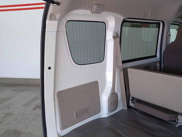 NV100クリッパーバン DX AT(5AGS) メモリーナビ(CN-E320D) Bluetoothオーディオ SD 地デジテレビ バックカメラ ドライブレコーダー ヒルスタートアシスト オーバーヘッドシェルフ プライバシーガラス(56枚目)