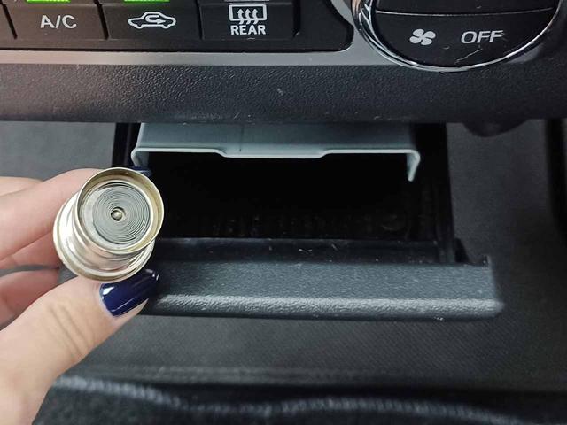 ハイエースバン ロングスーパーGL 禁煙 ディーゼルターボ 4WD 両側電動スライドドア ベットキット グッドイヤー ナスカー イーグル1 ナビ DVD再生 Bluetoothオーディオ フルセグ バックモニタ リヤクーラー&ヒーター(60枚目)