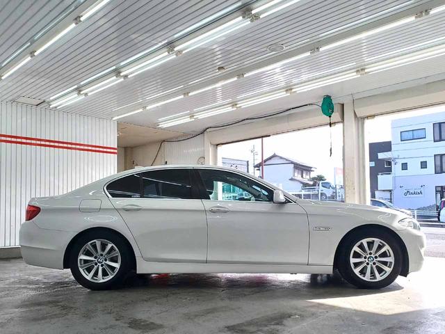 ５シリーズ ５２３ｉ　アイドリングストップ　ＤＳＣ　クルーズコントロール　クリアランスソナー　電動格納ミラー　純正ＨＤＤナビ　バックカメラ　ミラービルトインＥＴＣ　オートマチックホールド　禁煙（5枚目）