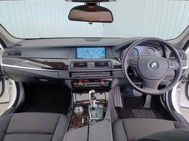 ５シリーズ ５２３ｉ　アイドリングストップ　ＤＳＣ　クルーズコントロール　クリアランスソナー　電動格納ミラー　純正ＨＤＤナビ　バックカメラ　ミラービルトインＥＴＣ　オートマチックホールド　禁煙（8枚目）