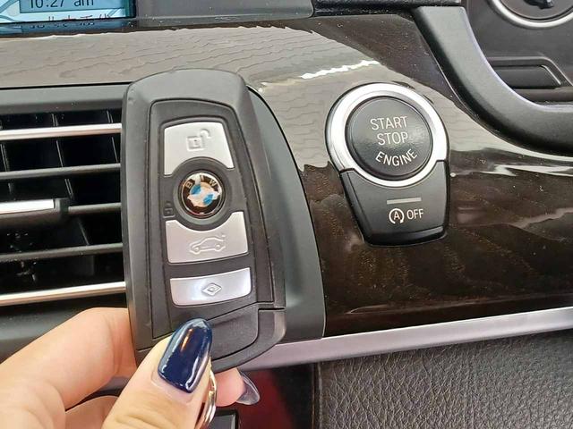 ５シリーズ ５２３ｉ　アイドリングストップ　ＤＳＣ　クルーズコントロール　クリアランスソナー　電動格納ミラー　純正ＨＤＤナビ　バックカメラ　ミラービルトインＥＴＣ　オートマチックホールド　禁煙（11枚目）