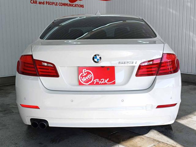 ５シリーズ ５２３ｉ　アイドリングストップ　ＤＳＣ　クルーズコントロール　クリアランスソナー　電動格納ミラー　純正ＨＤＤナビ　バックカメラ　ミラービルトインＥＴＣ　オートマチックホールド　禁煙（26枚目）