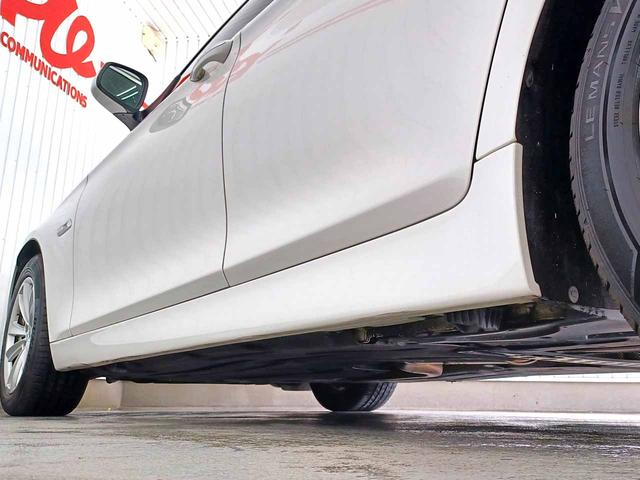 ５シリーズ ５２３ｉ　アイドリングストップ　ＤＳＣ　クルーズコントロール　クリアランスソナー　電動格納ミラー　純正ＨＤＤナビ　バックカメラ　ミラービルトインＥＴＣ　オートマチックホールド　禁煙（32枚目）