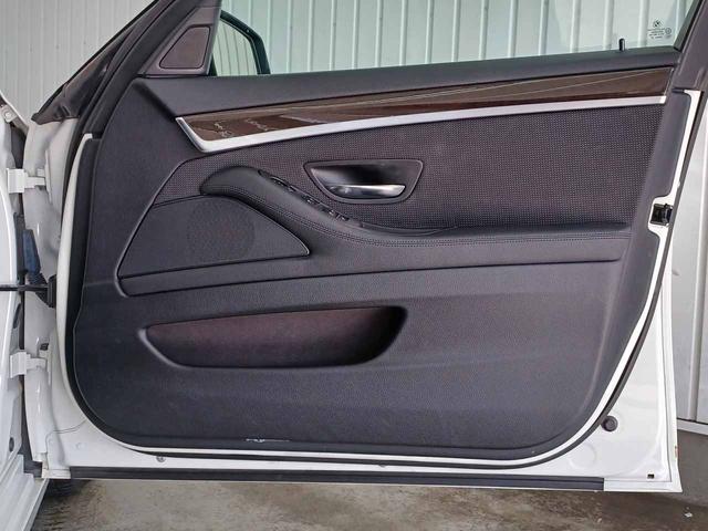 ５シリーズ ５２３ｉ　アイドリングストップ　ＤＳＣ　クルーズコントロール　クリアランスソナー　電動格納ミラー　純正ＨＤＤナビ　バックカメラ　ミラービルトインＥＴＣ　オートマチックホールド　禁煙（72枚目）