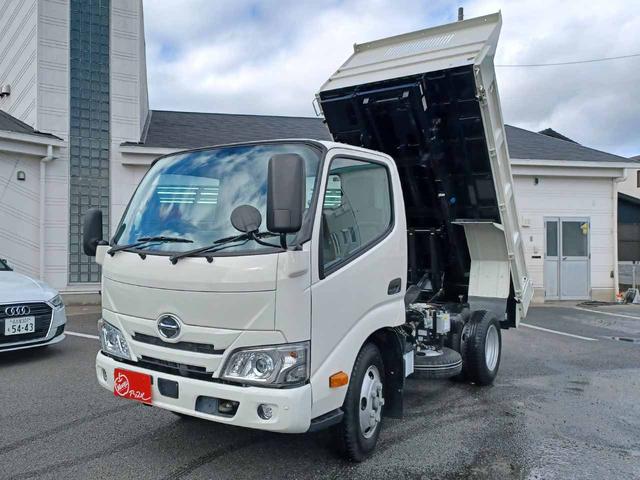 デュトロ 　ローダーダンプ　極東開発ＤＣ０３－２３０　３ｔ４ナンバー　６ＭＴ　トランクションコントロール　衝突軽減ブレーキ　車線逸脱警報　前ソナー　地上高前９１ｃｍ後９４ｃｍ　坂道発進補助　リアＷタイヤ（3枚目）