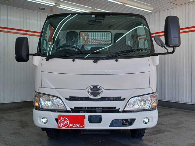 デュトロ 　ローダーダンプ　極東開発ＤＣ０３－２３０　３ｔ４ナンバー　６ＭＴ　トランクションコントロール　衝突軽減ブレーキ　車線逸脱警報　前ソナー　地上高前９１ｃｍ後９４ｃｍ　坂道発進補助　リアＷタイヤ（6枚目）