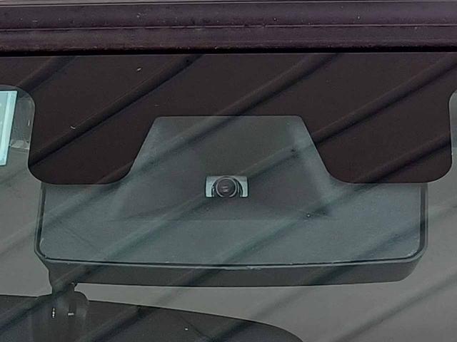 デュトロ 　ローダーダンプ　極東開発ＤＣ０３－２３０　３ｔ４ナンバー　６ＭＴ　トランクションコントロール　衝突軽減ブレーキ　車線逸脱警報　前ソナー　地上高前９１ｃｍ後９４ｃｍ　坂道発進補助　リアＷタイヤ（7枚目）