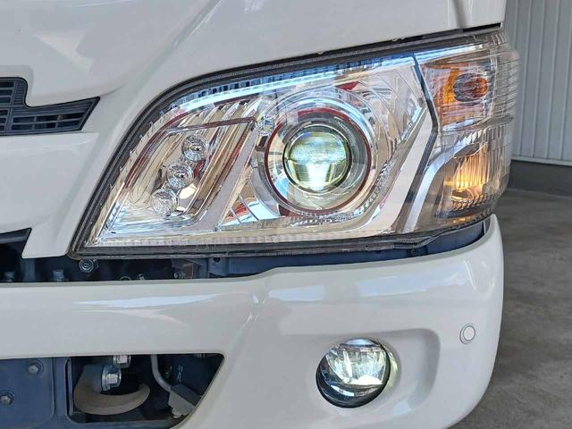 デュトロ 　ローダーダンプ　極東開発ＤＣ０３－２３０　３ｔ４ナンバー　６ＭＴ　トランクションコントロール　衝突軽減ブレーキ　車線逸脱警報　前ソナー　地上高前９１ｃｍ後９４ｃｍ　坂道発進補助　リアＷタイヤ（9枚目）