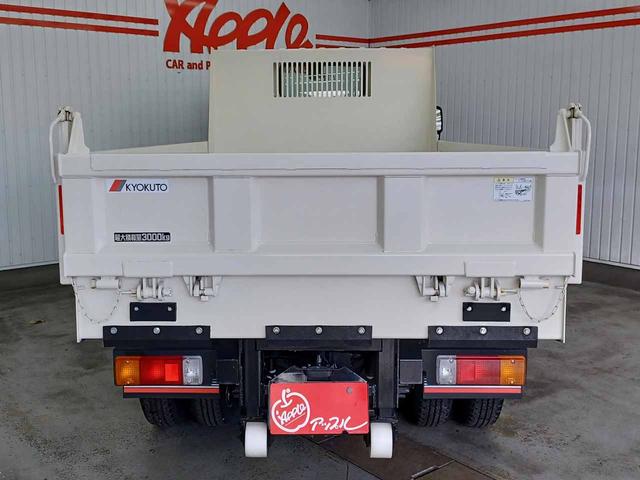 デュトロ 　ローダーダンプ　極東開発ＤＣ０３－２３０　３ｔ４ナンバー　６ＭＴ　トランクションコントロール　衝突軽減ブレーキ　車線逸脱警報　前ソナー　地上高前９１ｃｍ後９４ｃｍ　坂道発進補助　リアＷタイヤ（10枚目）