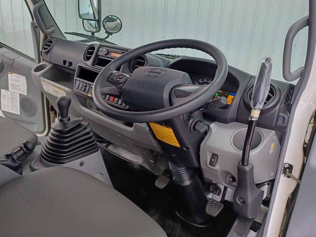 デュトロ 　ローダーダンプ　極東開発ＤＣ０３－２３０　３ｔ４ナンバー　６ＭＴ　トランクションコントロール　衝突軽減ブレーキ　車線逸脱警報　前ソナー　地上高前９１ｃｍ後９４ｃｍ　坂道発進補助　リアＷタイヤ（18枚目）