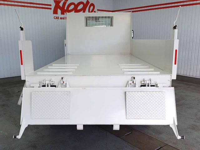 デュトロ 　ローダーダンプ　極東開発ＤＣ０３－２３０　３ｔ４ナンバー　６ＭＴ　トランクションコントロール　衝突軽減ブレーキ　車線逸脱警報　前ソナー　地上高前９１ｃｍ後９４ｃｍ　坂道発進補助　リアＷタイヤ（25枚目）