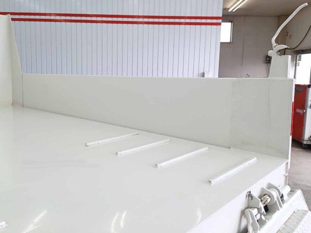 デュトロ 　ローダーダンプ　極東開発ＤＣ０３－２３０　３ｔ４ナンバー　６ＭＴ　トランクションコントロール　衝突軽減ブレーキ　車線逸脱警報　前ソナー　地上高前９１ｃｍ後９４ｃｍ　坂道発進補助　リアＷタイヤ（28枚目）