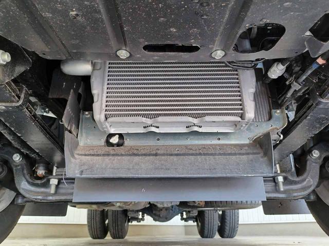 デュトロ 　ローダーダンプ　極東開発ＤＣ０３－２３０　３ｔ４ナンバー　６ＭＴ　トランクションコントロール　衝突軽減ブレーキ　車線逸脱警報　前ソナー　地上高前９１ｃｍ後９４ｃｍ　坂道発進補助　リアＷタイヤ（34枚目）