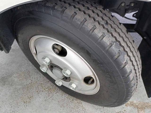 デュトロ 　ローダーダンプ　極東開発ＤＣ０３－２３０　３ｔ４ナンバー　６ＭＴ　トランクションコントロール　衝突軽減ブレーキ　車線逸脱警報　前ソナー　地上高前９１ｃｍ後９４ｃｍ　坂道発進補助　リアＷタイヤ（39枚目）