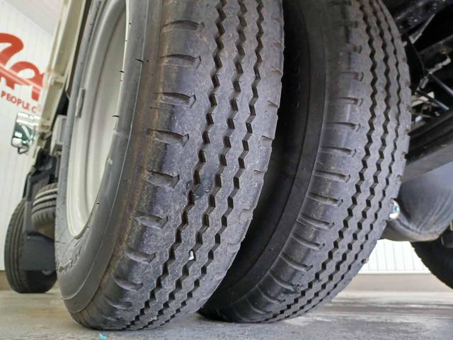 デュトロ 　ローダーダンプ　極東開発ＤＣ０３－２３０　３ｔ４ナンバー　６ＭＴ　トランクションコントロール　衝突軽減ブレーキ　車線逸脱警報　前ソナー　地上高前９１ｃｍ後９４ｃｍ　坂道発進補助　リアＷタイヤ（40枚目）