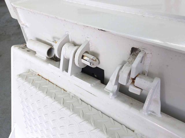 デュトロ 　ローダーダンプ　極東開発ＤＣ０３－２３０　３ｔ４ナンバー　６ＭＴ　トランクションコントロール　衝突軽減ブレーキ　車線逸脱警報　前ソナー　地上高前９１ｃｍ後９４ｃｍ　坂道発進補助　リアＷタイヤ（48枚目）