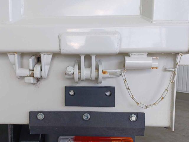 デュトロ 　ローダーダンプ　極東開発ＤＣ０３－２３０　３ｔ４ナンバー　６ＭＴ　トランクションコントロール　衝突軽減ブレーキ　車線逸脱警報　前ソナー　地上高前９１ｃｍ後９４ｃｍ　坂道発進補助　リアＷタイヤ（49枚目）