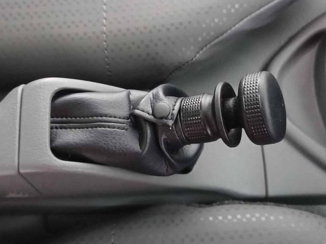 デュトロ 　ローダーダンプ　極東開発ＤＣ０３－２３０　３ｔ４ナンバー　６ＭＴ　トランクションコントロール　衝突軽減ブレーキ　車線逸脱警報　前ソナー　地上高前９１ｃｍ後９４ｃｍ　坂道発進補助　リアＷタイヤ（54枚目）