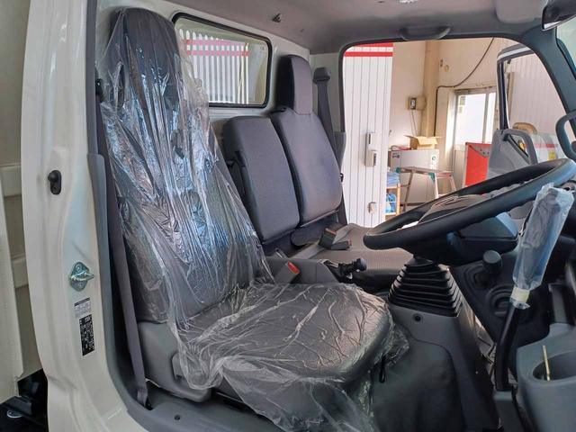 デュトロ 　ローダーダンプ　極東開発ＤＣ０３－２３０　３ｔ４ナンバー　６ＭＴ　トランクションコントロール　衝突軽減ブレーキ　車線逸脱警報　前ソナー　地上高前９１ｃｍ後９４ｃｍ　坂道発進補助　リアＷタイヤ（63枚目）