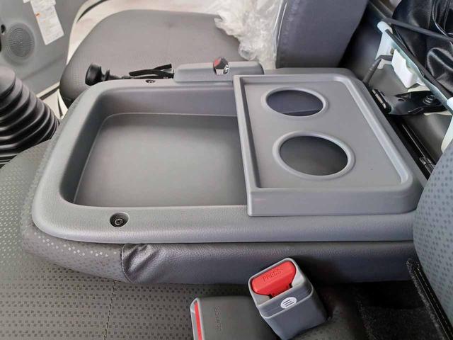 デュトロ 　ローダーダンプ　極東開発ＤＣ０３－２３０　３ｔ４ナンバー　６ＭＴ　トランクションコントロール　衝突軽減ブレーキ　車線逸脱警報　前ソナー　地上高前９１ｃｍ後９４ｃｍ　坂道発進補助　リアＷタイヤ（67枚目）