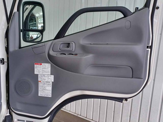 デュトロ 　ローダーダンプ　極東開発ＤＣ０３－２３０　３ｔ４ナンバー　６ＭＴ　トランクションコントロール　衝突軽減ブレーキ　車線逸脱警報　前ソナー　地上高前９１ｃｍ後９４ｃｍ　坂道発進補助　リアＷタイヤ（69枚目）