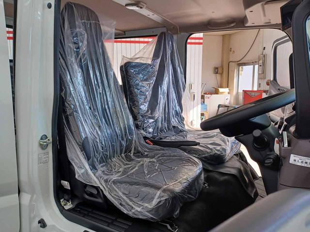 キャンター Wキャブ 2t積み 全低床 オートマ フル液晶メーター アクティブブレーキアシスト 車線逸脱防止 リアビューカメラ ステアリングスイッチ リアヒーター 荷寸長211幅160アオリ38cm 禁煙(52枚目)