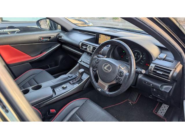 ＩＳ ＩＳ３００ｈ　ＦスポーツＸライン　ＥＴＣ　クリアランスソナー　オートクルーズコントロール　ナビ　アルミホイール　ＬＥＤヘッドランプ　ＣＶＴ　シートヒーター　シートエアコン　スマートキー　電動格納ミラー　盗難防止システム　パワーシート（6枚目）