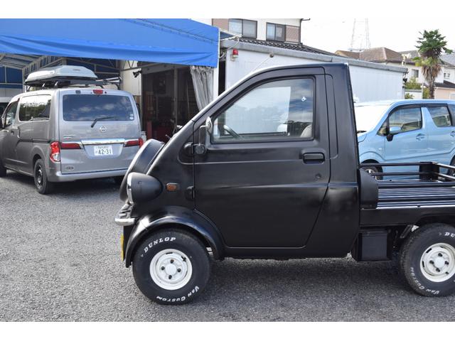 ミゼットII Ｄタイプ　４速ミッション　エアコン　全塗装ブラック　ＣＤデッキ　社外ステアリング（8枚目）