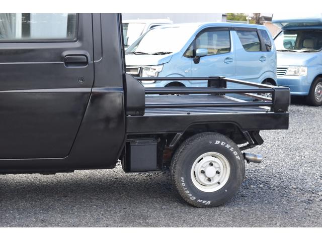 ミゼットII Ｄタイプ　４速ミッション　エアコン　全塗装ブラック　ＣＤデッキ　社外ステアリング（9枚目）