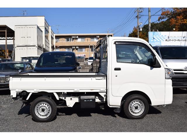 サンバートラック 　ダンプ　４ＷＤ　５速ミッション　エアコン　パワステ　助手席側エアバック　運転席エアバック（13枚目）