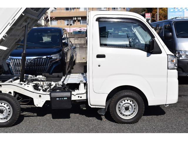 サンバートラック 　ダンプ　４ＷＤ　５速ミッション　エアコン　パワステ　助手席側エアバック　運転席エアバック（31枚目）