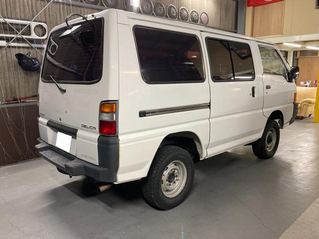 デリカバン ＤＸ　５ドア　４ＷＤ　５速マニュアル　４Ｇ６３キャブレターガソリンエンジン　ＮＯｘ・ＰＭ適合　４ナンバー貨物（3枚目）