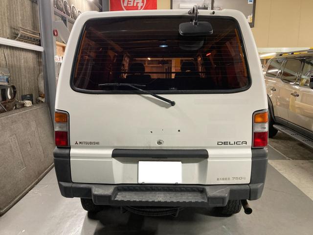 デリカバン ＤＸ　５ドア　４ＷＤ　５速マニュアル　４Ｇ６３キャブレターガソリンエンジン　ＮＯｘ・ＰＭ適合　４ナンバー貨物（4枚目）