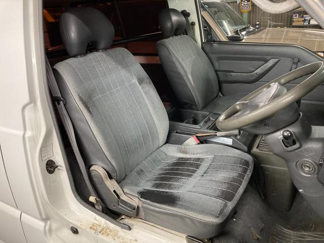 デリカバン ＤＸ　５ドア　４ＷＤ　５速マニュアル　４Ｇ６３キャブレターガソリンエンジン　ＮＯｘ・ＰＭ適合　４ナンバー貨物（9枚目）