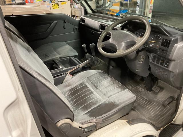 デリカバン ＤＸ　５ドア　４ＷＤ　５速マニュアル　４Ｇ６３キャブレターガソリンエンジン　ＮＯｘ・ＰＭ適合　４ナンバー貨物（10枚目）