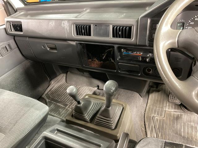 デリカバン ＤＸ　５ドア　４ＷＤ　５速マニュアル　４Ｇ６３キャブレターガソリンエンジン　ＮＯｘ・ＰＭ適合　４ナンバー貨物（11枚目）