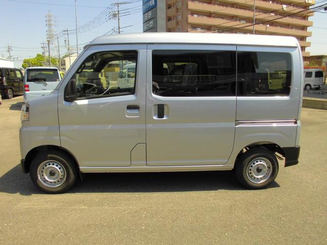 ハイゼットカーゴ ＤＸ　届出済未使用車　キーレス　衝突被害軽減システム　クリアランスソナー　両側スライドドア　アイドリングストップ　オートライト　ＥＳＣ　エアコン　運転席エアバッグ　禁煙車（9枚目）