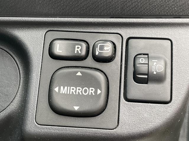 アクア Ｓ　キーレスエントリー　アイドリングストップ　電動格納ミラー　ＣＶＴ　衝突安全ボディ　ＡＢＳ　ＥＳＣ　エアコン　パワーステアリング　パワーウィンドウ（24枚目）