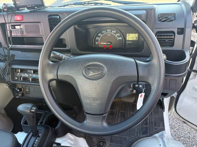 ハイゼットトラック スタンダード 4WD 車検R9年6月26日まで 前後ドラレコ エアコン 純正ドアバイザー 純正フロアラバーマット スペアキー有 AT キーレス パワーウィンドウ(6枚目)