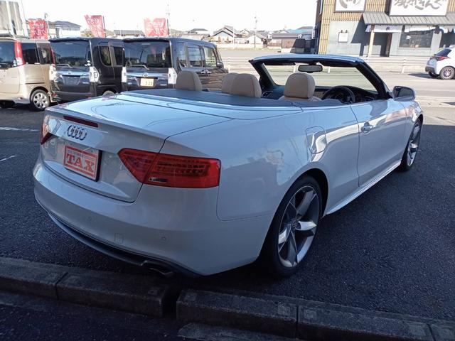 Ａ５カブリオレ ２．０ＴＦＳＩクワトロ　２．０ＴＦＳＩクワトロ（４名）　Ｓライン　１９インチアルミ　電動オープン　ベージュ本革シート　シートＨ　Ｂａｎｇ　＆　Ｏｌｕｆｓｅｎスピーカー　Ｂｌｕｅｔｏｏｔｈ　スマートキー　Ｐスタート（8枚目）